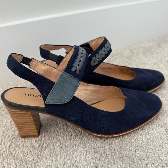 Sundance Chic Navy Suede Women's shoes size 41- however fit like a 40. - Picture 3 of 8